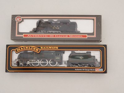 Lot 134 - A pair of OO gauge steam locomotives by DAPOL...
