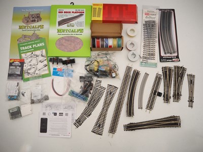 Lot 140 - A group of OO gauge accessories by various...