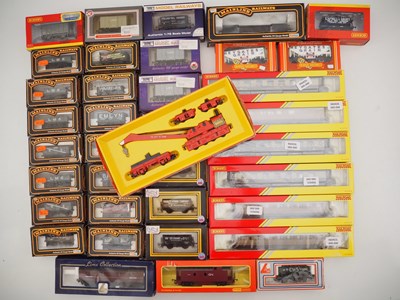 Lot 165 - A large quantity of OO gauge boxed coaches and...