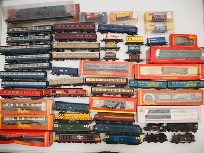 Lot 166 - A very large quantity of OO gauge locos and...