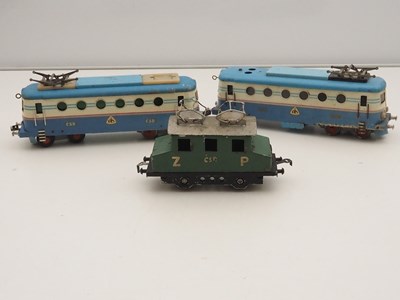 Lot 202 - A pair of Eastern European O gauge electric...