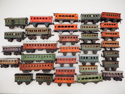 Lot 212 - A large group of unboxed tinplate O gauge...