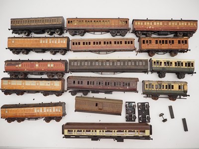 Lot 218 - A group of O gauge tinplate and wooden coaches...