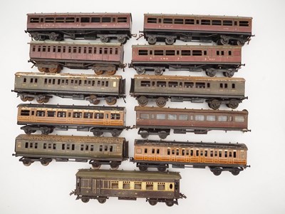 Lot 223 - A group of O gauge tinplate coaches by BASSETT...