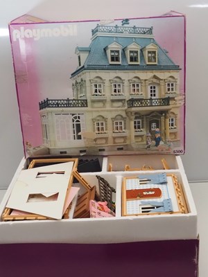 Lot 286 - A PLAYMOBIL 5300 Dolls House in original box,...