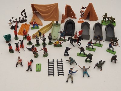 Lot 297 - A group of plastic soldiers and accessories by...
