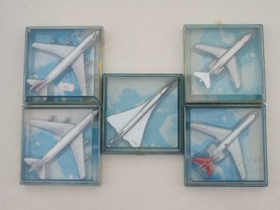 Lot 521 - A group of CORGI (LINTOYS) civilian airliners...