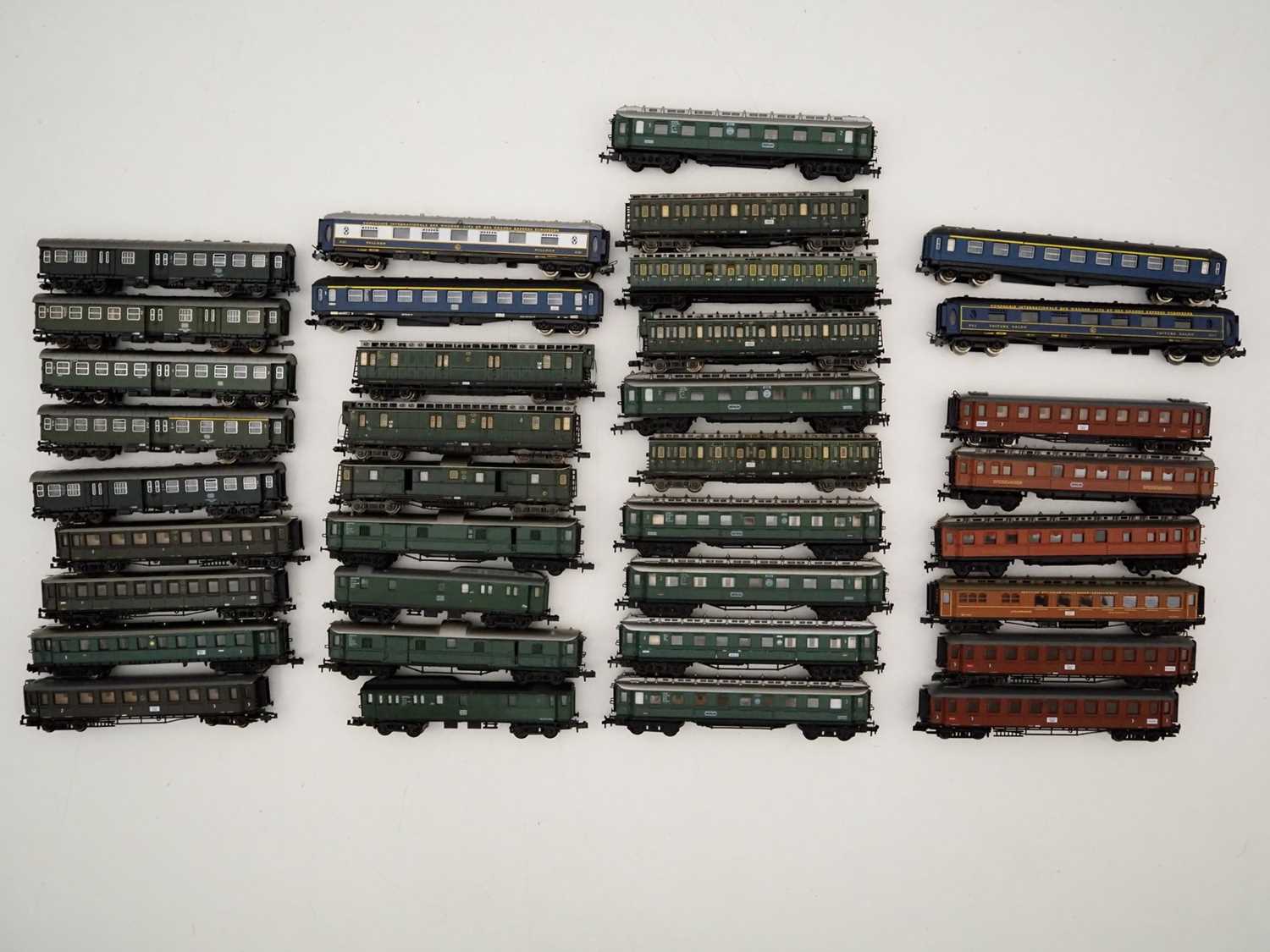 Lot 2 - A quantity of unboxed N gauge German outline...