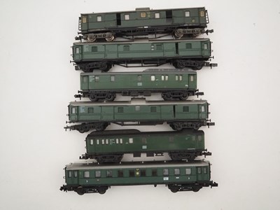 Lot 2 - A quantity of unboxed N gauge German outline...