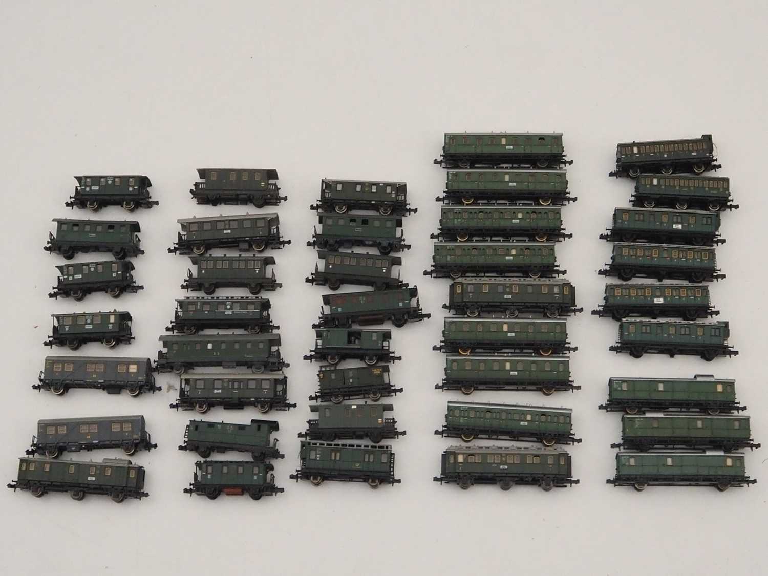 Lot 3 - A quantity of unboxed N gauge German outline 4...
