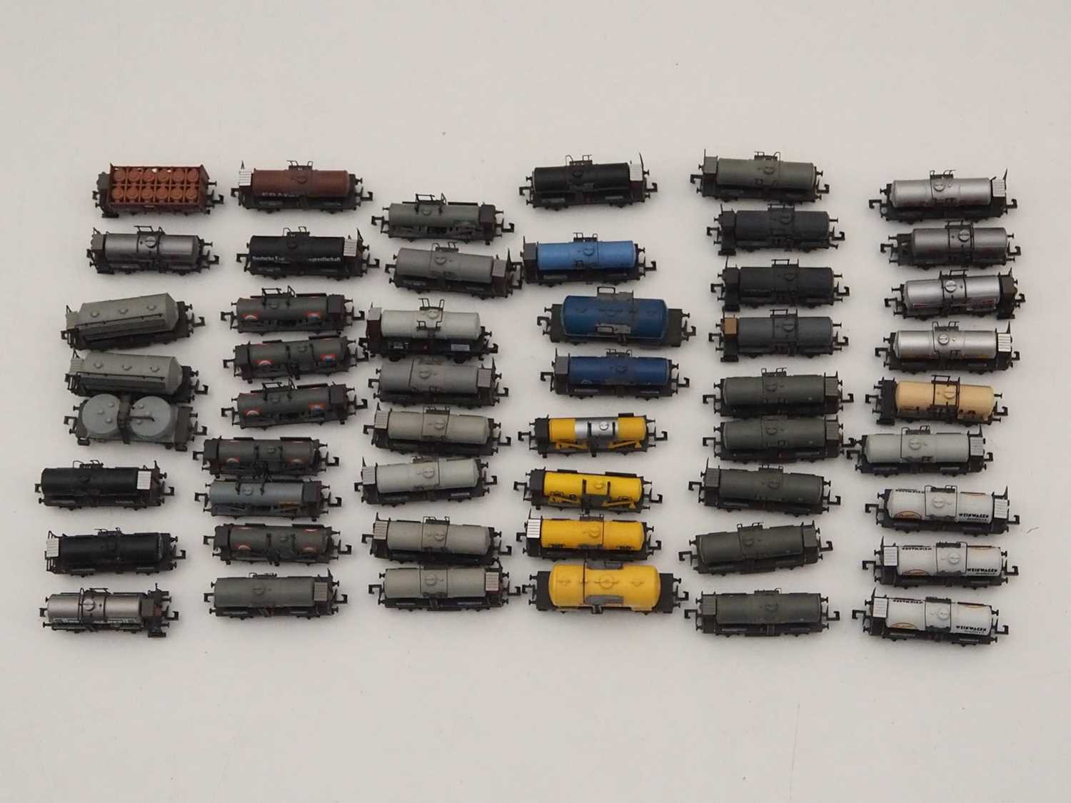 Lot 8 - A quantity of unboxed N gauge predominantly...