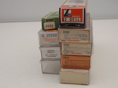 Lot 10 - A large quantity of empty N gauge wagon and...