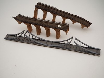 Lot 15 - A large quantity of N gauge built plastic kits...