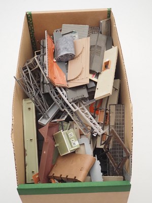 Lot 15 - A large quantity of N gauge built plastic kits...