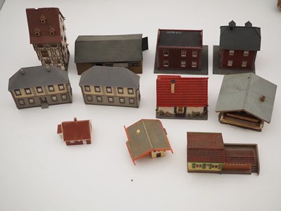 Lot 15 - A large quantity of N gauge built plastic kits...
