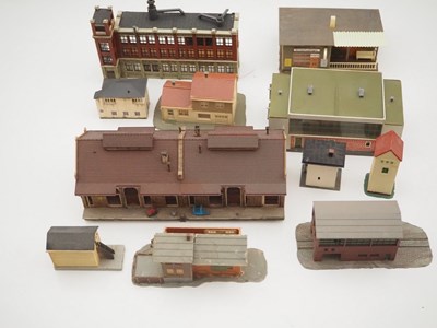 Lot 15 - A large quantity of N gauge built plastic kits...