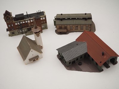 Lot 15 - A large quantity of N gauge built plastic kits...