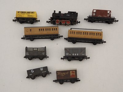 Lot 17 - A group of boxed and unboxed British outline N...