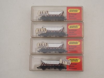 Lot 17 - A group of boxed and unboxed British outline N...