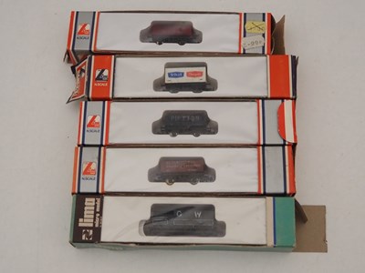 Lot 17 - A group of boxed and unboxed British outline N...