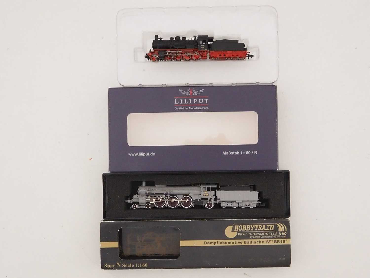 Lot 28 - A pair of German outline N gauge steam...
