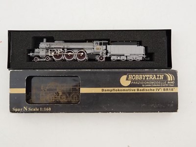 Lot 28 - A pair of German outline N gauge steam...