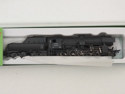 Lot 29 - A pair of ARNOLD N gauge Austrian outline BR42...