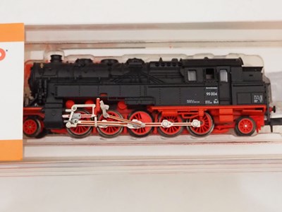 Lot 31 - A group of ARNOLD N gauge German outline steam...