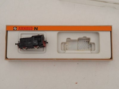 Lot 37 - A pair of German outline N gauge diesel...