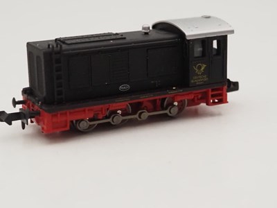 Lot 37 - A pair of German outline N gauge diesel...