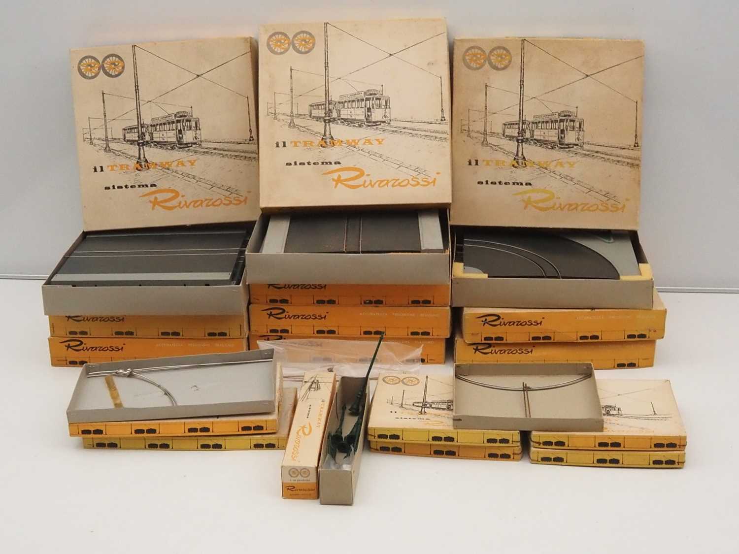Lot 41 - A large group of HO scale vintage RIVAROSSI...