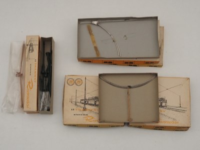 Lot 41 - A large group of HO scale vintage RIVAROSSI...
