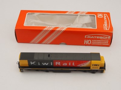 Lot 42 - A FRATESCHI HO gauge New Zealand outline GE...