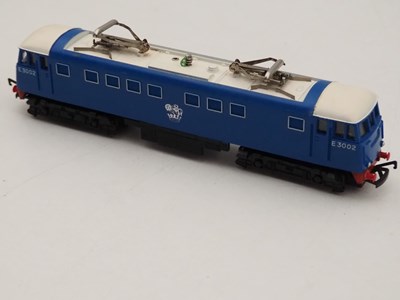Lot 43 - A HORNBY DUBLO OO gauge 2-rail 2245 Class AL1...