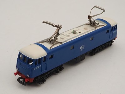 Lot 43 - A HORNBY DUBLO OO gauge 2-rail 2245 Class AL1...