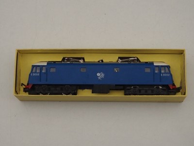 Lot 43 - A HORNBY DUBLO OO gauge 2-rail 2245 Class AL1...