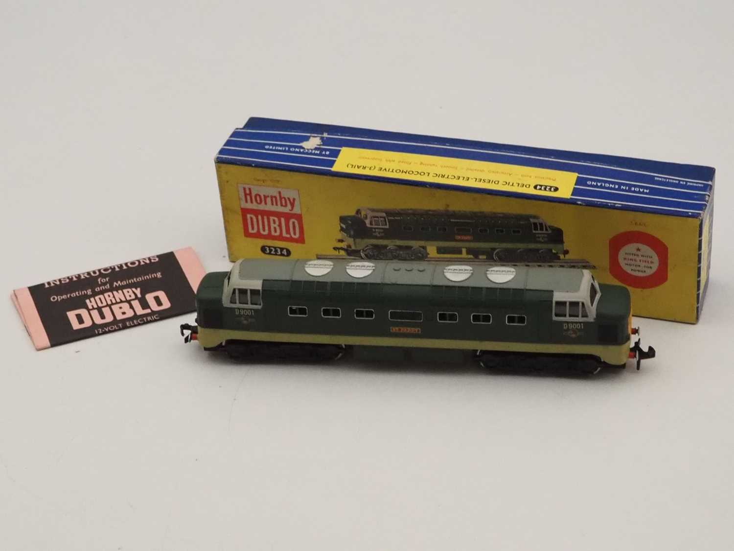 Lot 45 - A HORNBY DUBLO 3234 OO gauge 3-rail Deltic...