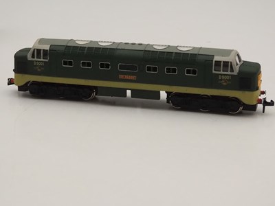 Lot 45 - A HORNBY DUBLO 3234 OO gauge 3-rail Deltic...
