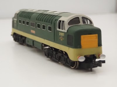 Lot 45 - A HORNBY DUBLO 3234 OO gauge 3-rail Deltic...