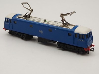 Lot 46 - A HORNBY DUBLO OO gauge 2-rail 2245 Class AL1...