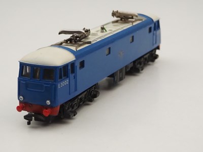 Lot 46 - A HORNBY DUBLO OO gauge 2-rail 2245 Class AL1...