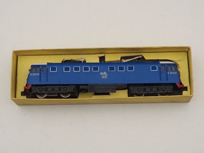 Lot 46 - A HORNBY DUBLO OO gauge 2-rail 2245 Class AL1...