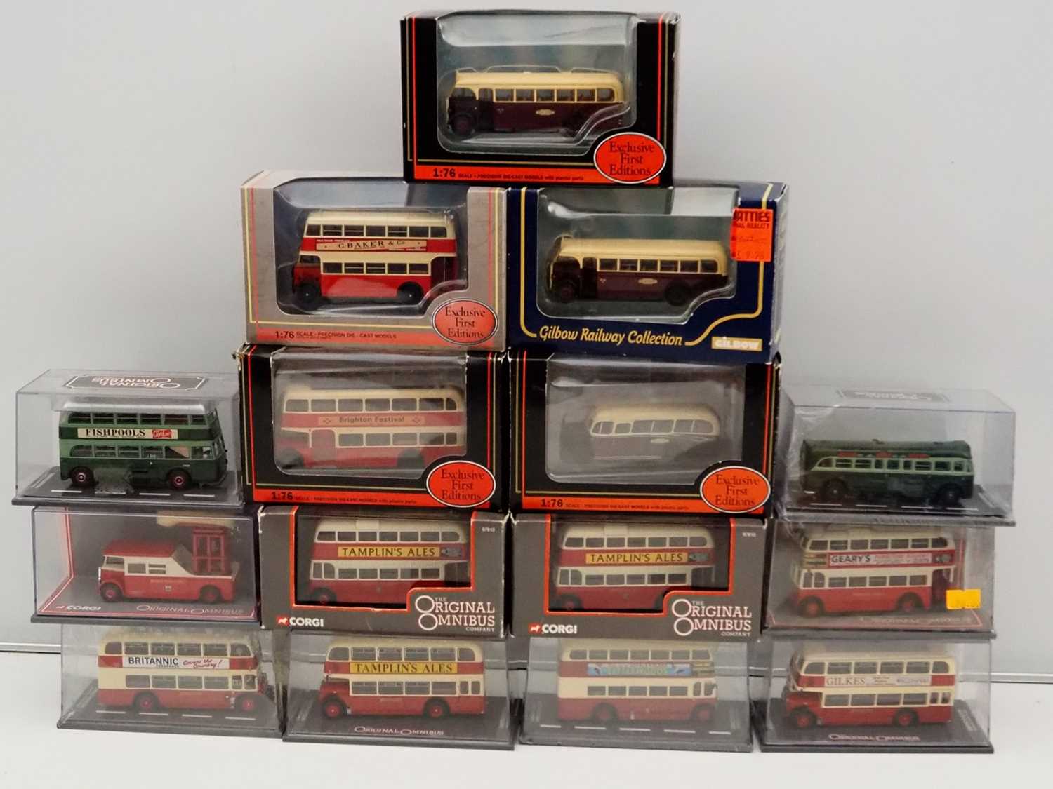 Lot 47 - A group of 1:76 scale (OO gauge) diecast buses...