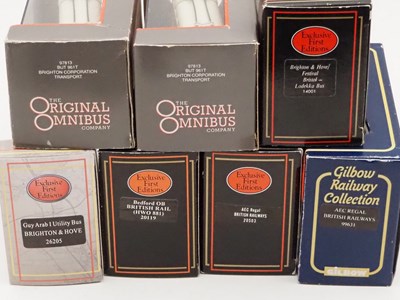 Lot 47 - A group of 1:76 scale (OO gauge) diecast buses...