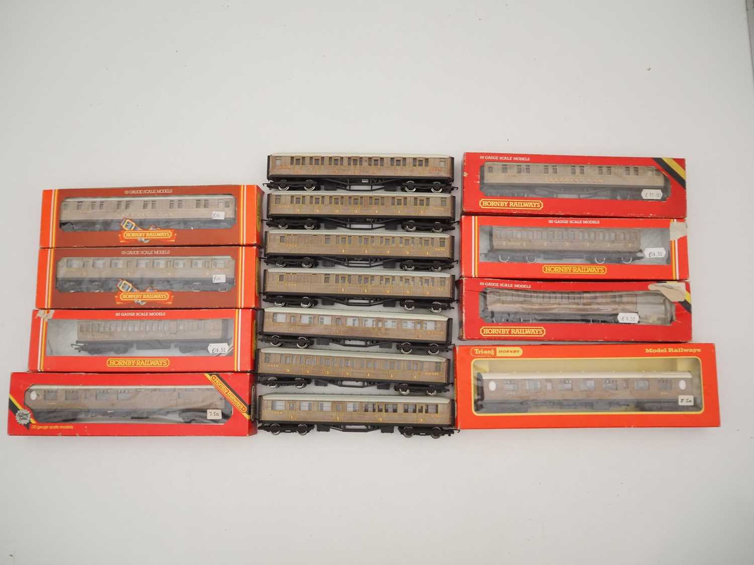 Lot 63 - A large quantity of boxed and unboxed HORNBY...