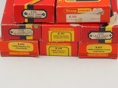 Lot 63 - A large quantity of boxed and unboxed HORNBY...