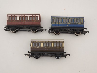 Lot 64 - A group of mixed boxed and unboxed OO gauge...