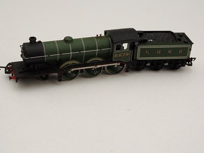 Lot 65 - A group of boxed and unboxed OO gauge steam...