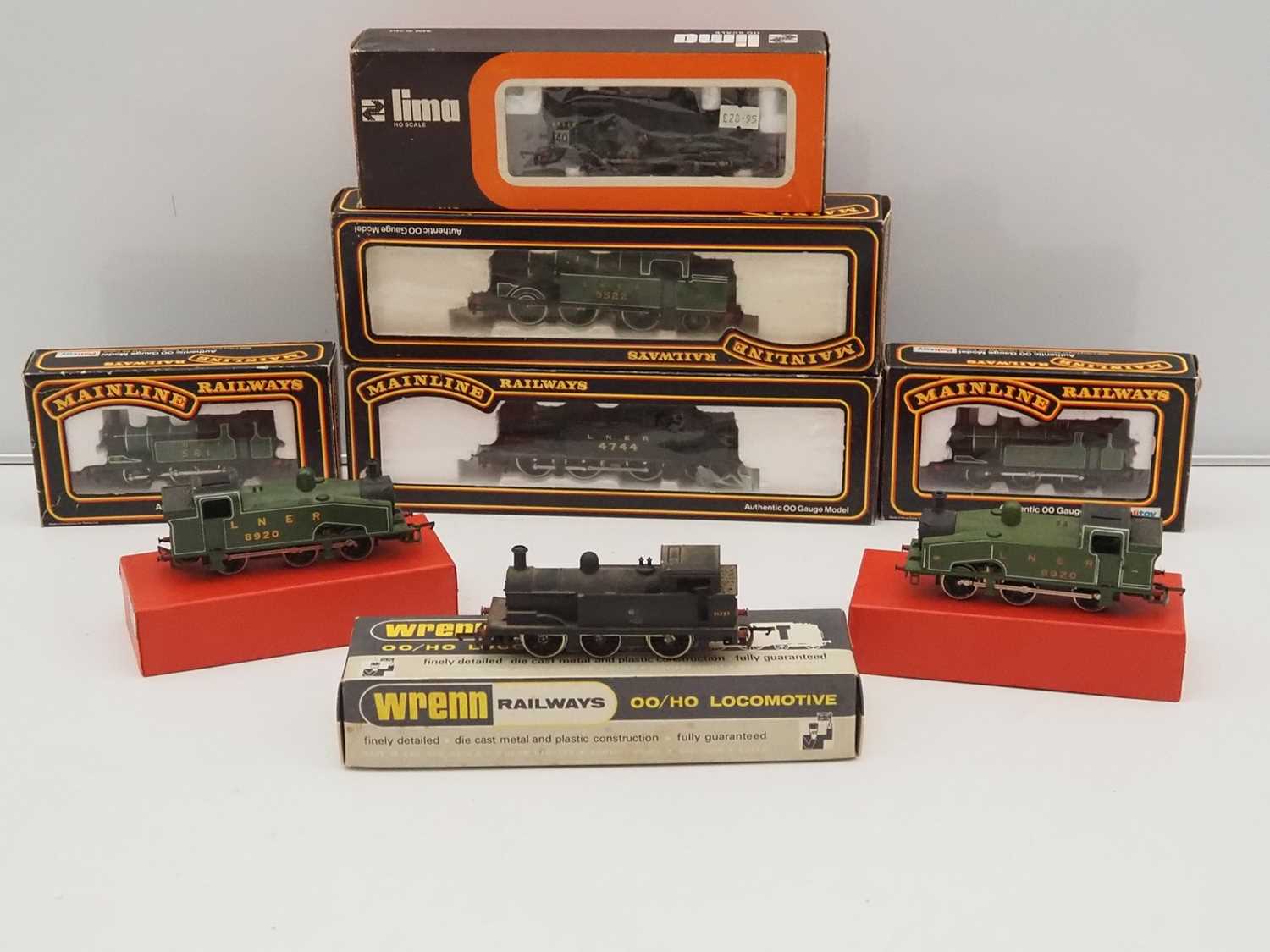 Lot 66 - A mixed group of boxed and unboxed OO gauge...