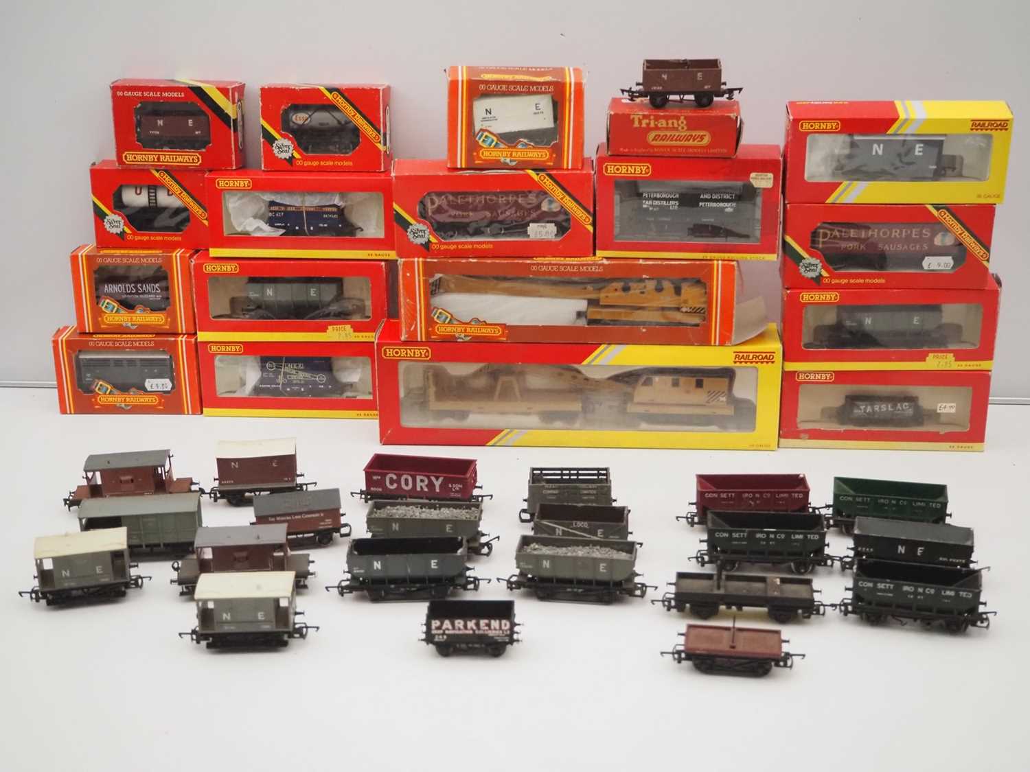 Lot 73 - A quantity of boxed and unboxed OO gauge...